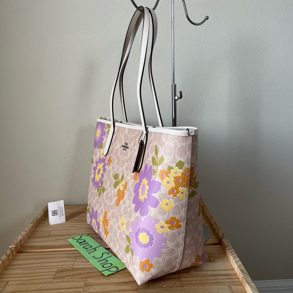 ✅Coach City Tote In Signature Floral - Picture 4 of 13